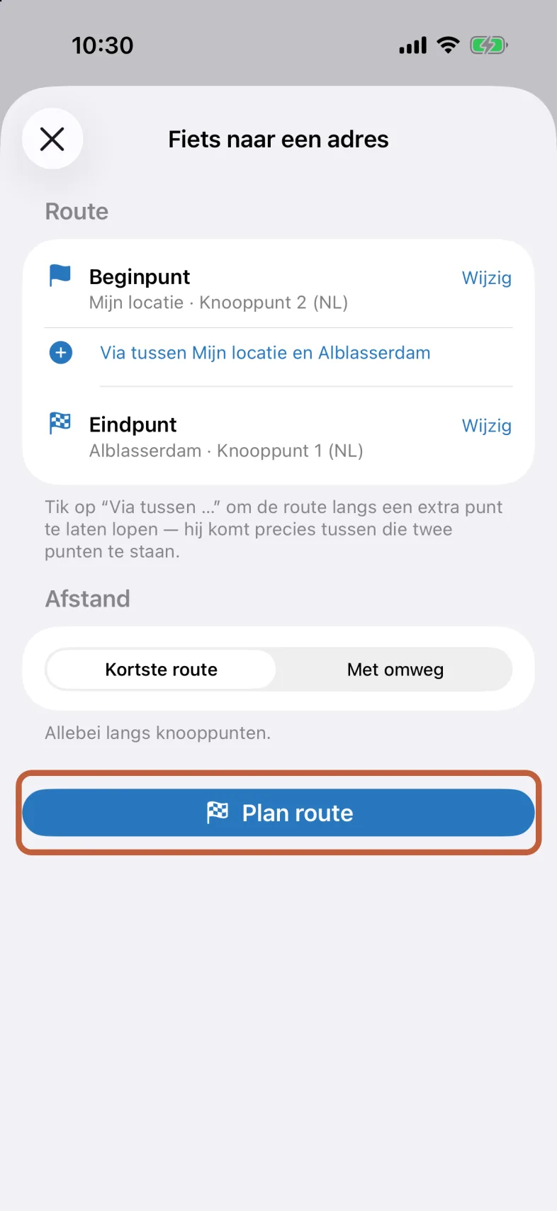 Het scherm Fiets naar een adres met begin- en eindpunt ingevuld, daartussen Via tussen Mijn locatie en Alblasserdam, de keuze Kortste route of Met omweg en de knop Plan route.