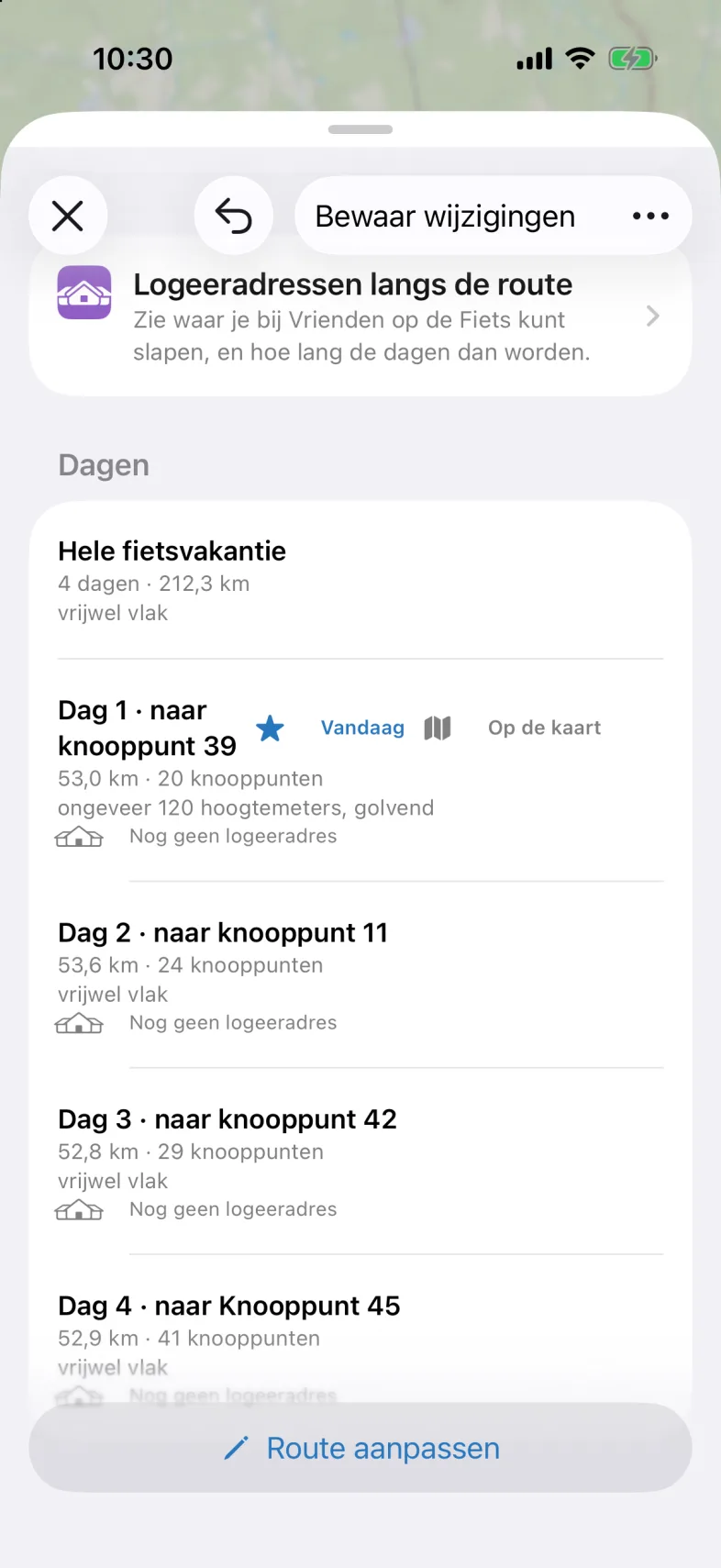 Het overzicht van een fietsvakantie van vier dagen: bovenaan Logeeradressen langs de route, daaronder Hele fietsvakantie en Dag 1 tot en met Dag 4, elk met afstand, knooppunten, eindpunt en logeeradres.